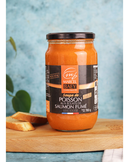 Soupe de poisson aux éclats de saumon fumé 