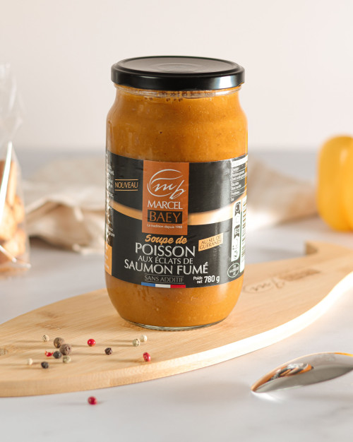Soupe de poisson aux éclats de saumon fumé 